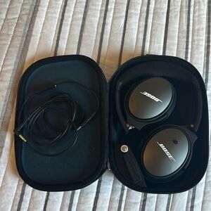 Bose Quietcomfort Noise Cancelling headphones ✨DISCOUNTED SHIPPING✨